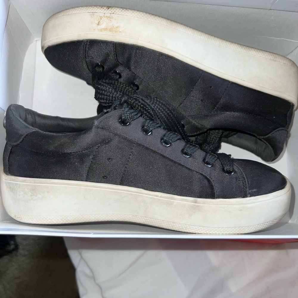 Silk Steve Madden platform